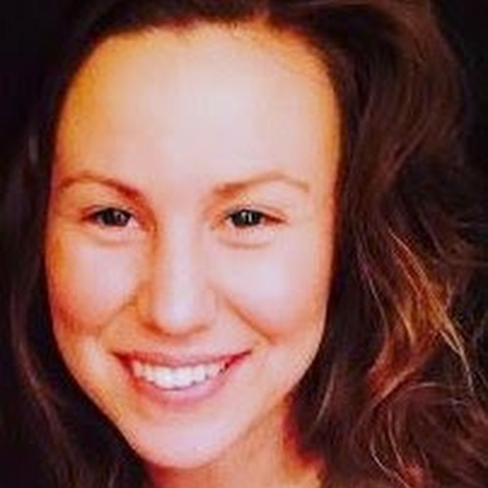 Meet your Posher, Adina